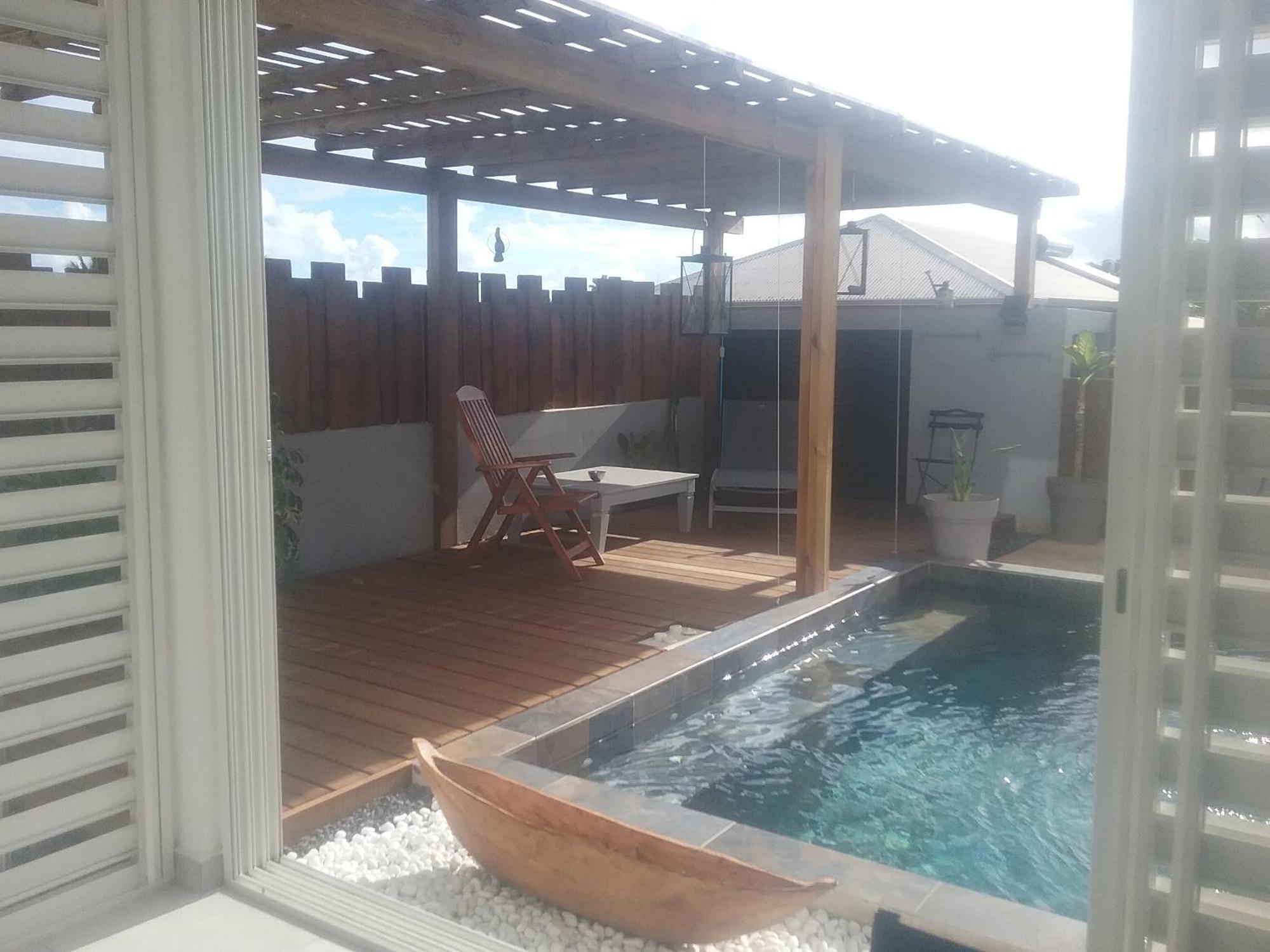 Maison Tonga Piscine Jaccuzi Saint Pierre Exterior photo